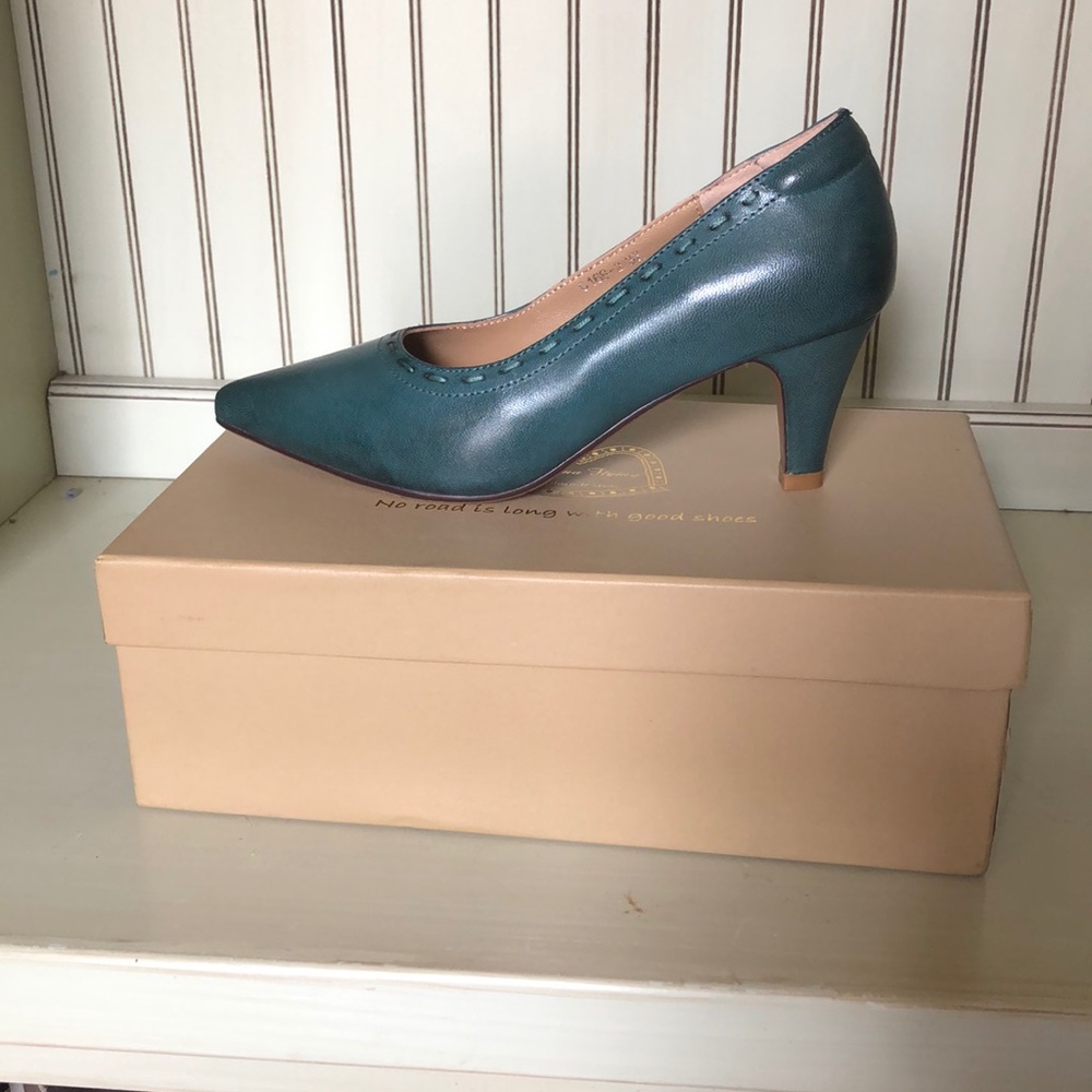 Mona Flying Green Leather Heels